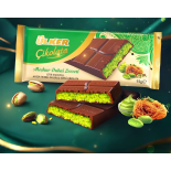 Chocolat de dubai coupé et pistaches